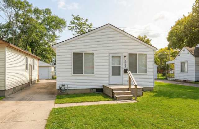 Freshly Updated 2-Bedroom, 1-Bathroom Home in Warren! photos photos