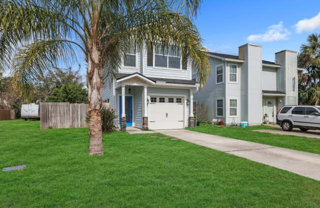 Beach living at it's finest! This 3 bedroom/ 2.5 bathroom home is only 7 blocks from the beach photos photos