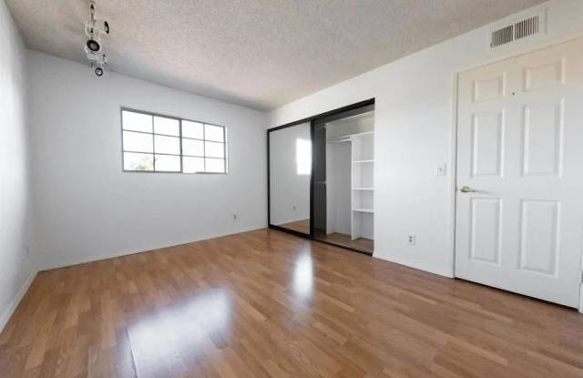 4355 Rialto St Apt 4 Gallery 2