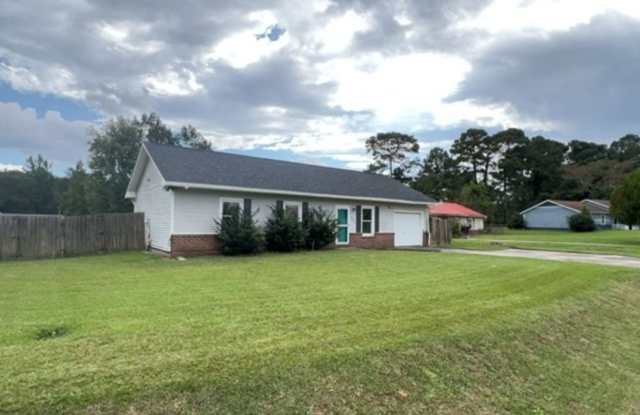 Charming 3-Bedroom Home with Fenced Yard Near Camp Lejeune Gallery 3
