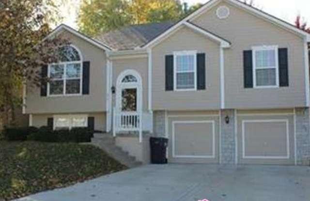 612 North East Cumberland Drive Gallery 2