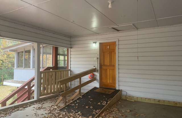 4/2/2 PTISD. Fenced Yard - 9 Rambling Road, Longview, TX 75604