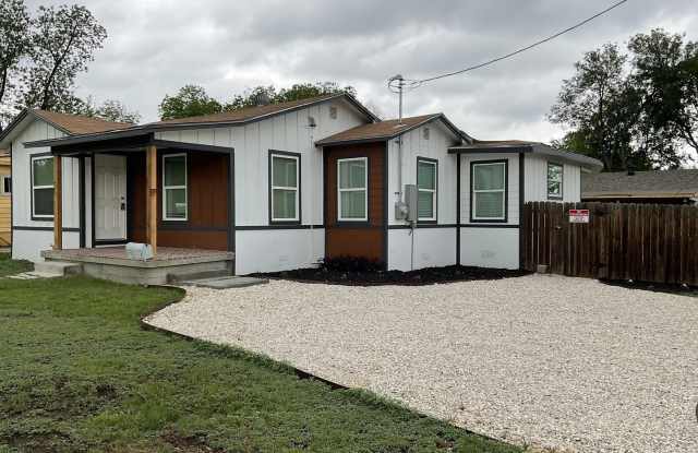 2703 Menchaca Gallery 2