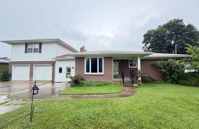Lovely 4 Bedroom and 3 Bath House! photos photos