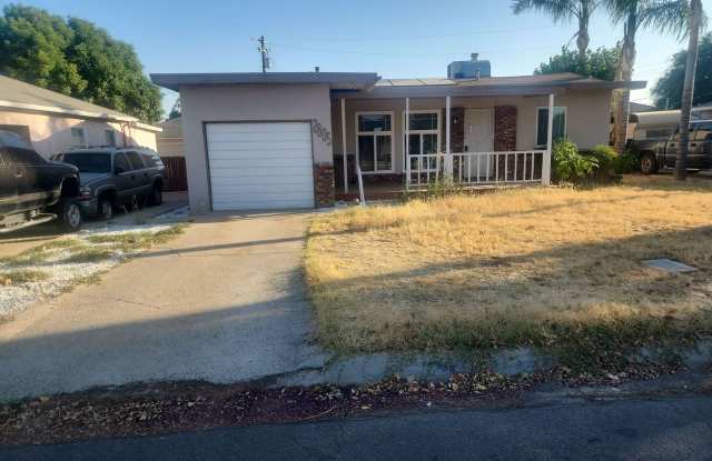 Lovely property in Bakersfield – 10 Minutes away from downtown. SCHEDULE YOUR TOUR NOW photos photos