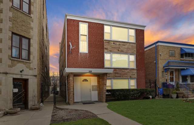 135 Custer Avenue unit: 3 photos photos