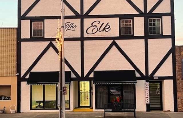 707 E Elk Ave photos photos