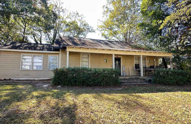 Four Bedroom on Oconee St. Available for Pre-Lease Gallery 1