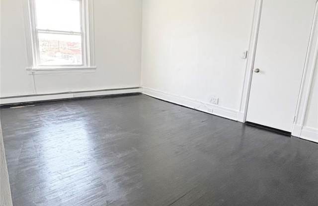 128 Deer Park Avenue Gallery 3