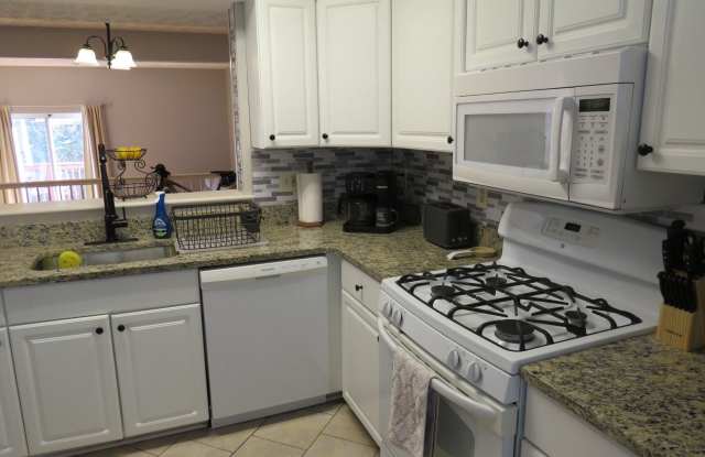 993 JOSHUA TREE Court Gallery 2