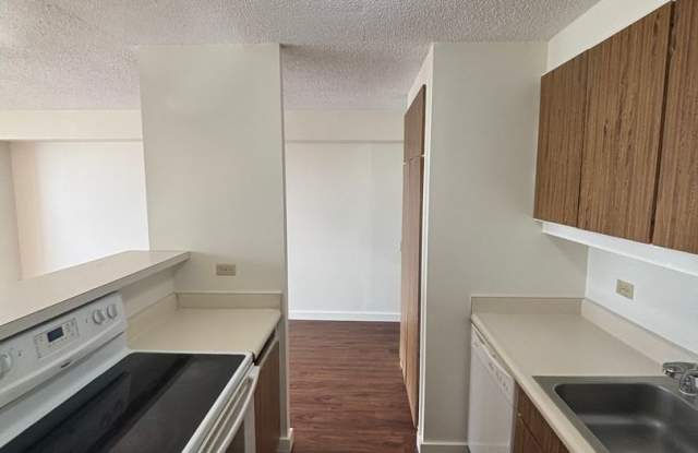 Ocean & Harbor Views at Discovery Bay #1820 Pool and Jacuzzi! Gallery 4