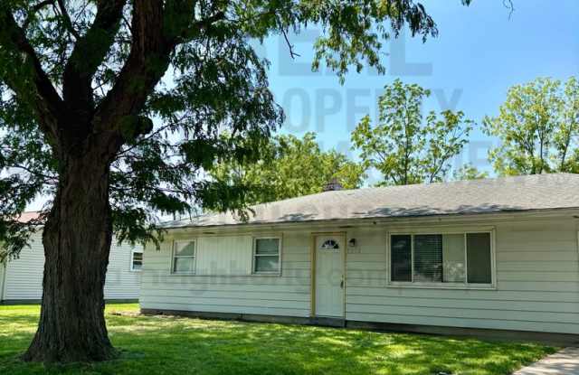 Remodeled 4 Bed/2 Bath Home w/ Garage & Large Backyard photos photos