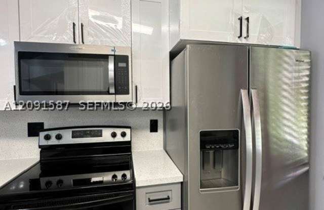 8015 Lake Dr Gallery 4