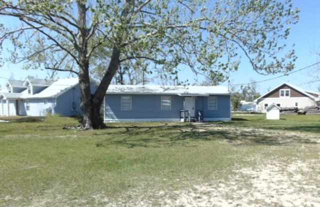 3 bedroom 2 bath home on large corner lot! Gallery 1