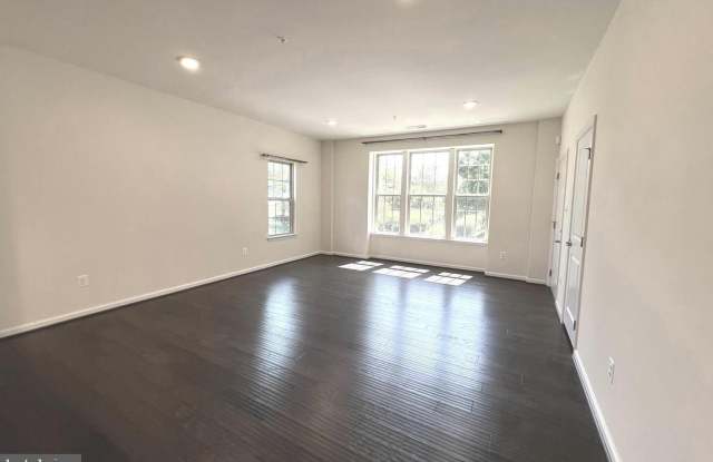 8005 ORCHARD GROVE Road Gallery 3