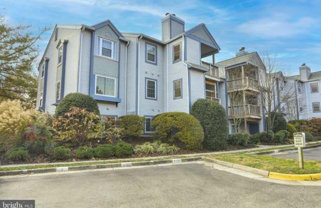 Charming 2BR/2BA Condo with Fireplace  Private Balcony - 6908 Victoria Drive, Franconia, VA 22310