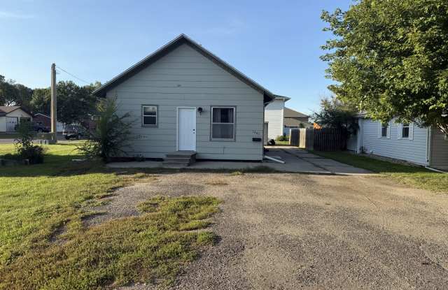 1401 8th Avenue Northeast - 1401 8th Avenue Northeast, Aberdeen, SD 57401