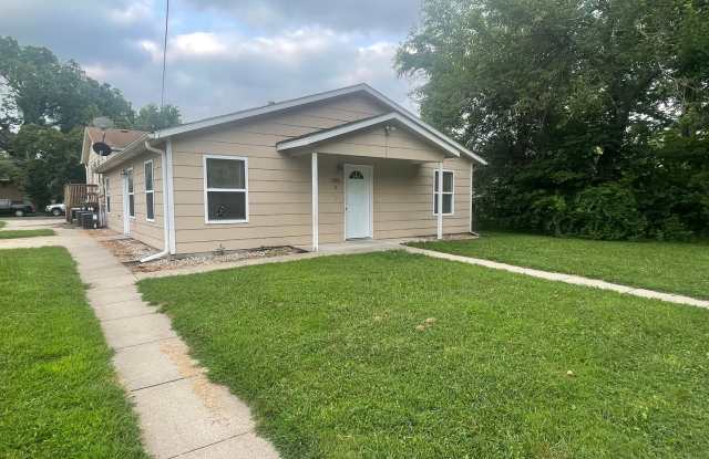 1318 Yuma #2, Manhattan KS - 1318 Yuma Street, Manhattan, KS 66502