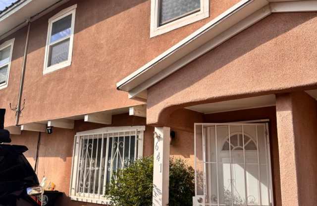 Cute 3 Bedroom 2.5 Bathroom Located In NW Albuquerque! Gallery 1