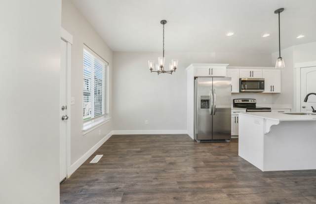 Bright End-Unit Townhome in Lehi | 3 Bed | 2.5 Bath | 2-Car Garage Gallery 4