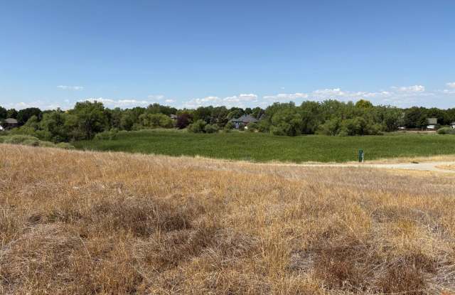 Mountain Views & Quiet Neighborhood | 3bd 3.5 bath Garden Oasis Gallery 4