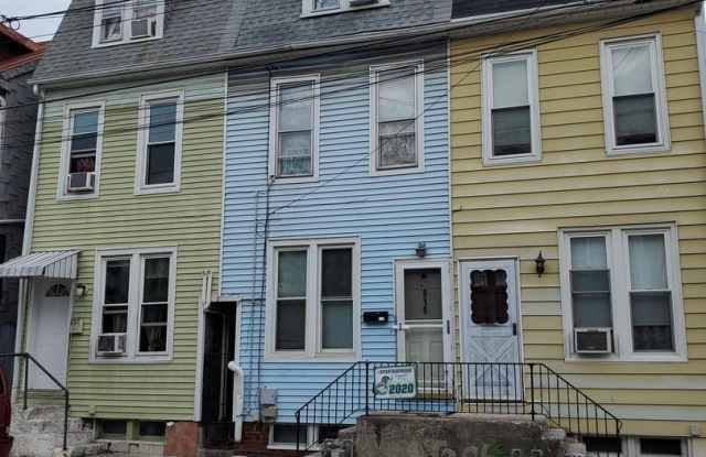 Welcome to 619 W College Ave! Gallery 1