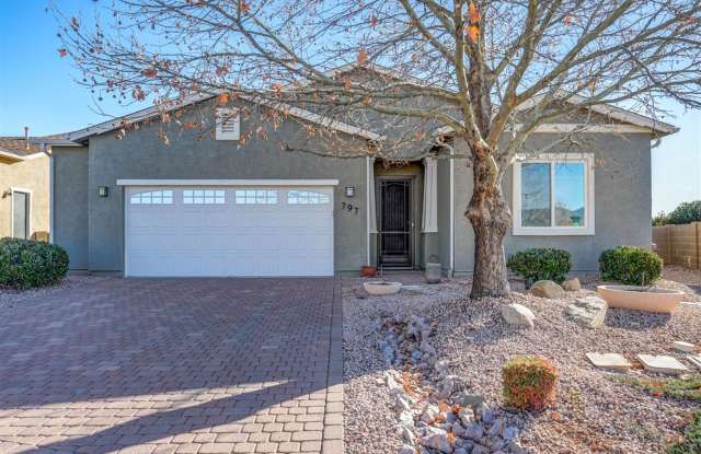 Beautiful 2 bed + den, 2 bath Home Located in Quailwood! photos photos