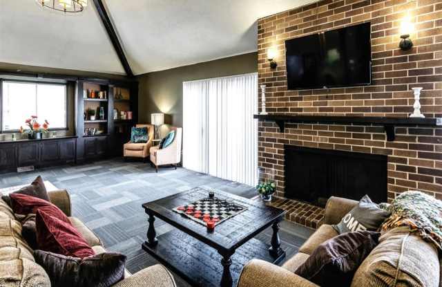 Edgewater Court Apartments Gallery 2