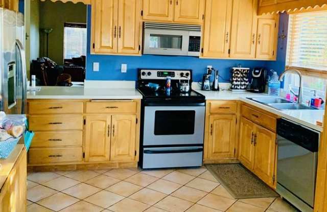 10008 Ledgeside St Gallery 2