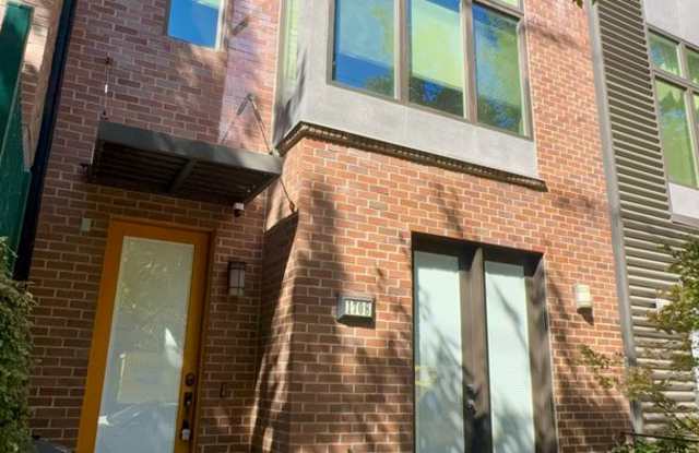 Vibrant 4 Story 2bed/3.5bath Plus Bonus Room in Midtown Gallery 3