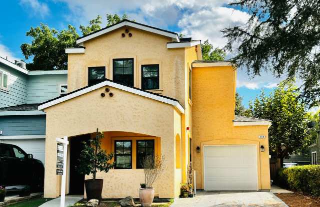 350 Ridgway Ave., Santa Rosa, Ca. (3-Bedroom, 2.5-Bathroom House) - 350 Ridgway Avenue, Santa Rosa, CA 95401