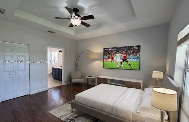 2356 NE 3rd Ct Gallery 4