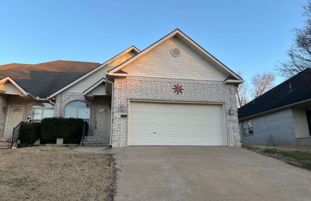 Lots of Space in this 3 or 4 Bedroom Townhouse! photos photos