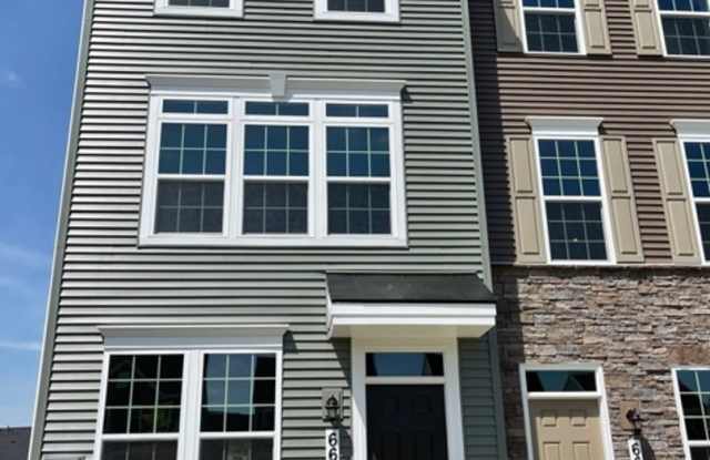 LUXURY END UNIT TOWNHOUSE IN BALLENGER RUN photos photos