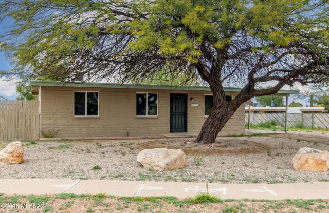 4702 S Apple Tree Avenue photos photos