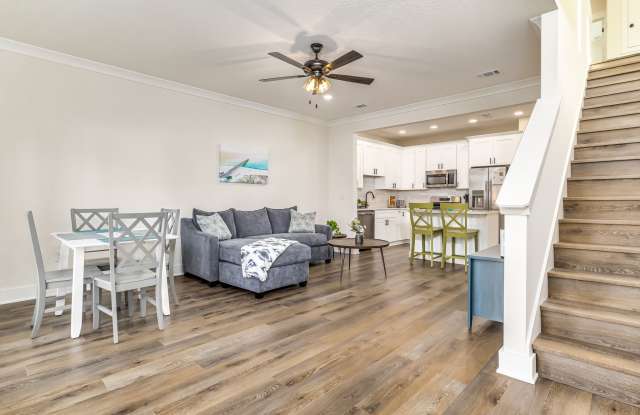 536 N Devilliers - A Gallery 2
