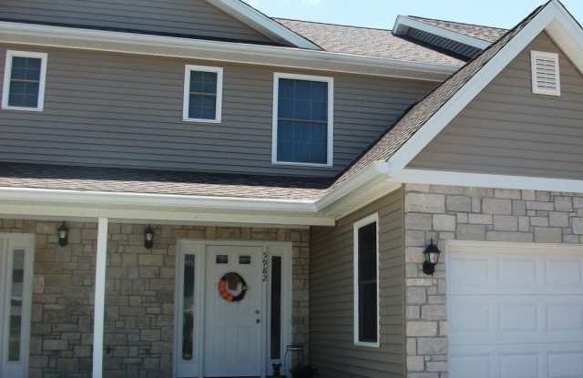 3 bedroom, 2.5 bath Condo: Stoneview Neighborhood in Ellettsville! Available NOW!! photos photos