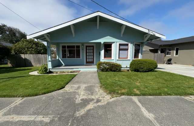 Spacious 3 Bed 1 Bath home located in Eureka photos photos