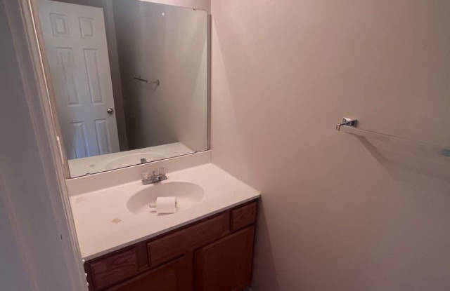 3 Bedroom, 2.5 Bathroom Duplex Gallery 4