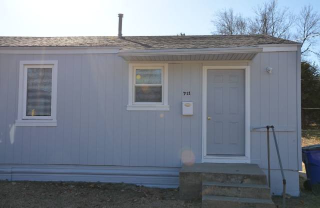 711 W. 1st St. photos photos