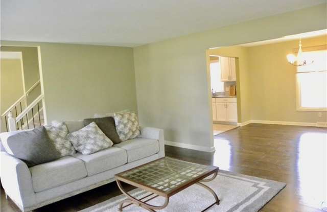 2788 Kingsbury Dr Gallery 2