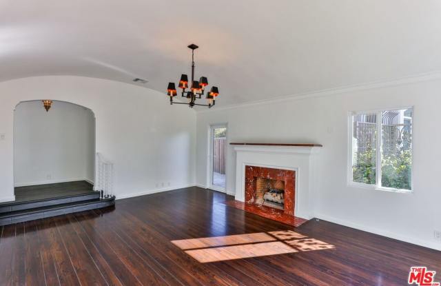 2036 Linnington Ave Gallery 2