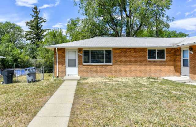Two Bedroom/One Bathroom - Fenced Yard - Open Kitchen - Fully Updated Gallery 3