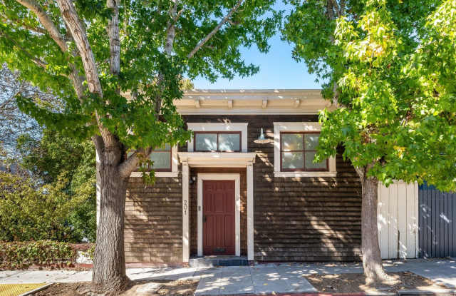 Newly remodeled 1BR with laundry, garage, deck with views Gallery 2