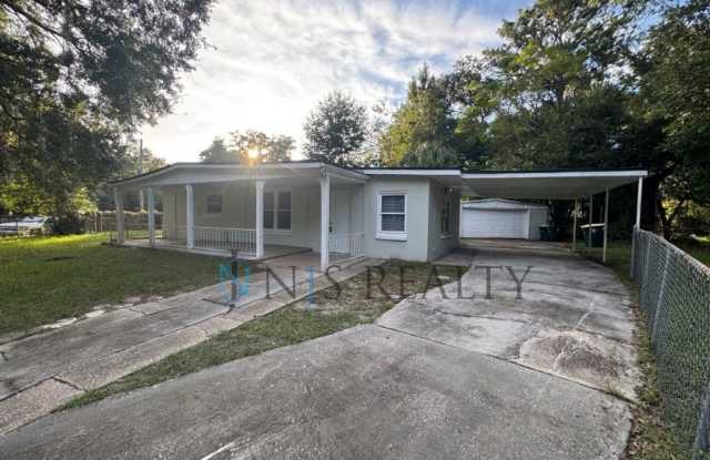 NEWLY RENOVATED 3bed, 1.5bath LARGE home NEW cabinets, floors, paint, fixtures & more... schedule your tour today! Gallery 1