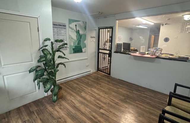 3105 N FRONT Street photos photos