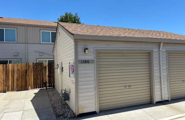 Charming Updated Condominium for Rent in Stead photos photos