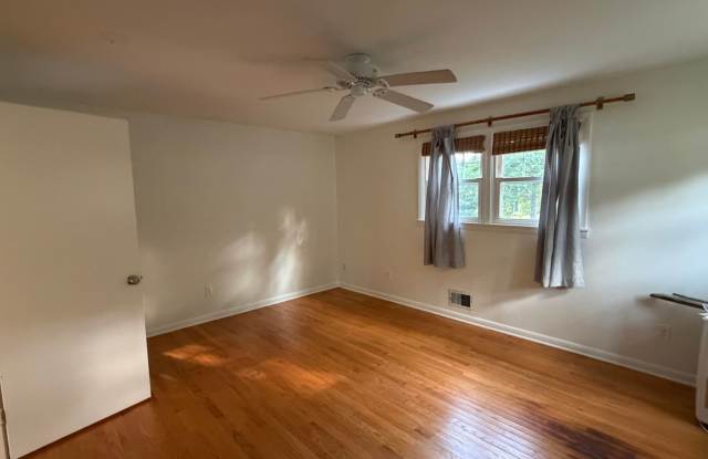 Beautiful Single Family Home In Lovely Neighborhood Gallery 4