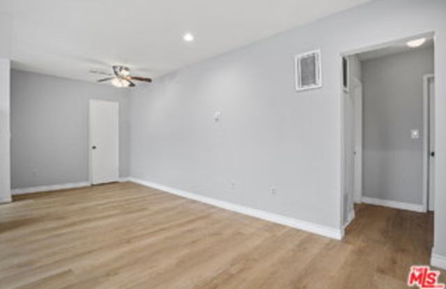 11743 Mayfield Avenue Gallery 2