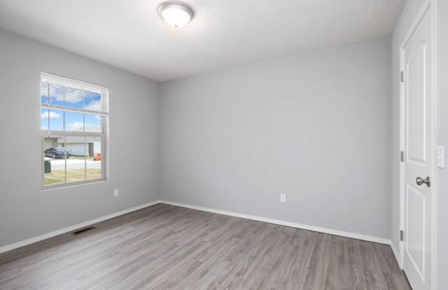 3 Bedroom Duplex Rental in Monte Cristo Neighborhood! photos photos